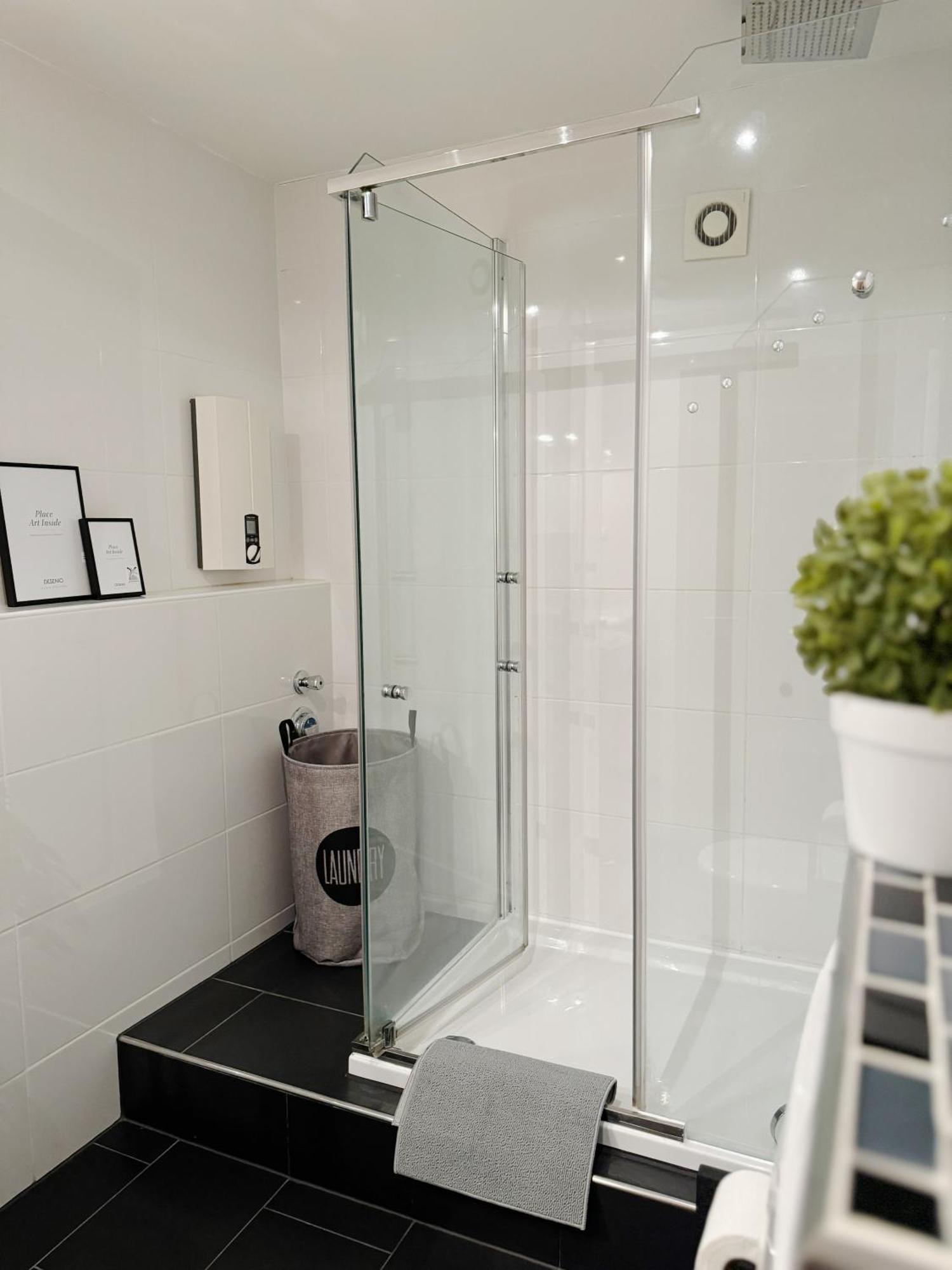 90M2 I Central I Netflix I Wifi I Free Parking I Lia Apartments 汉诺威 外观 照片